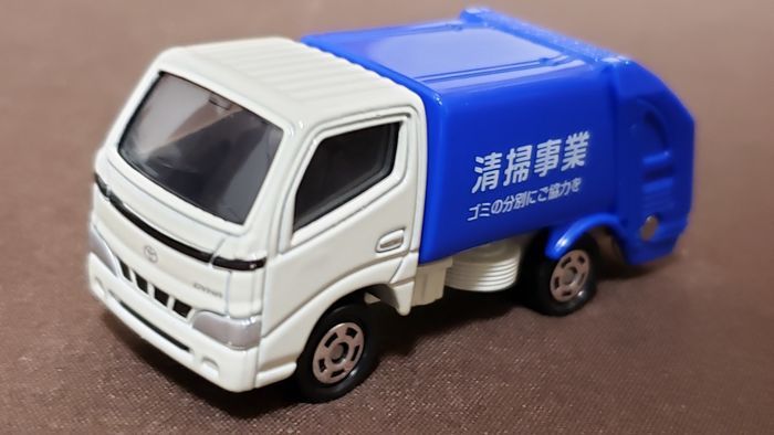 トミカのゴミ収集車