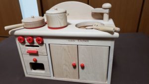 リサイクルショップで買ったおもちゃを孫にプレゼントするべきか