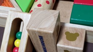 リサイクルショップで買ったおもちゃを孫にプレゼントするべきか